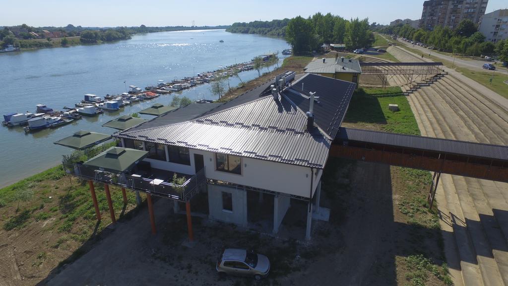 B&B Posejdon Sremska Mitrovica Exterior photo